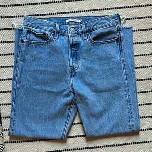 Levi’s Wedgie Straight Jean Size 28